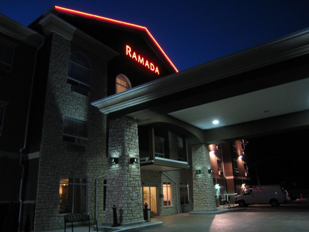 Ramada By Wyndham Creston Ξενοδοχείο Εξωτερικό φωτογραφία