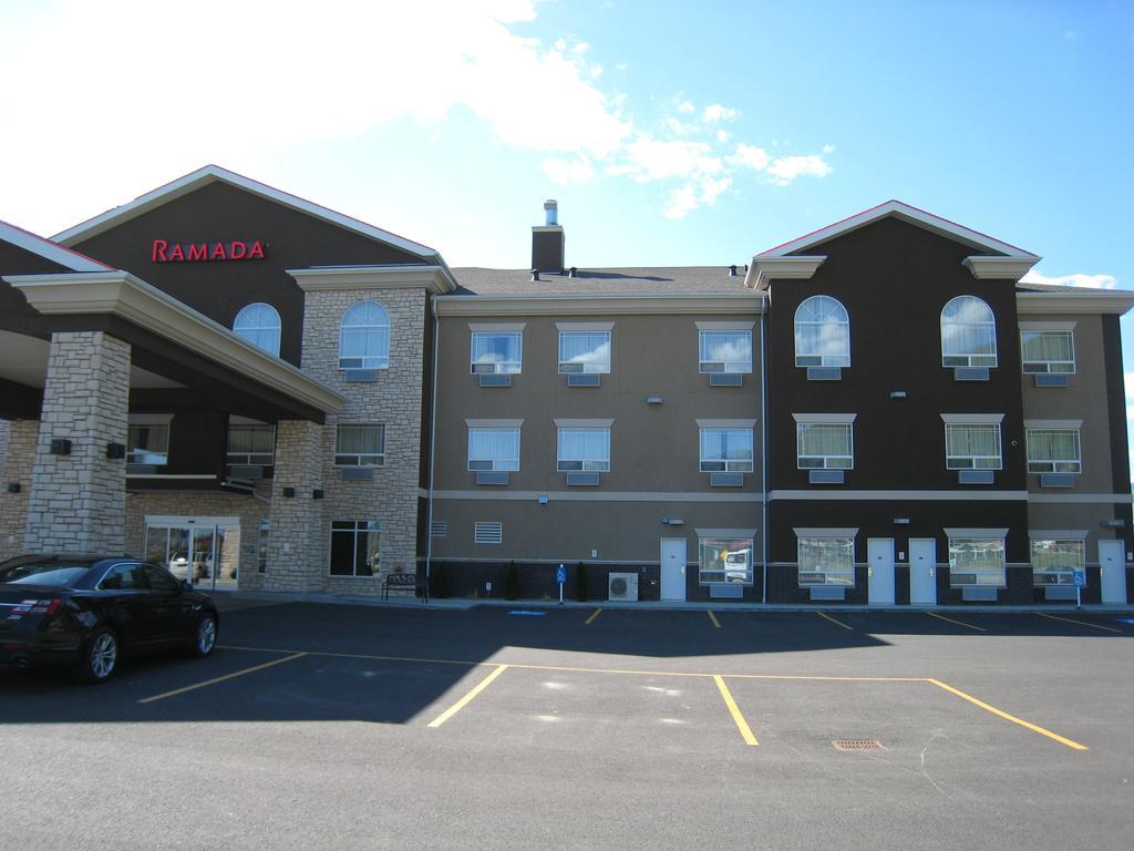 Ramada By Wyndham Creston Ξενοδοχείο Εξωτερικό φωτογραφία