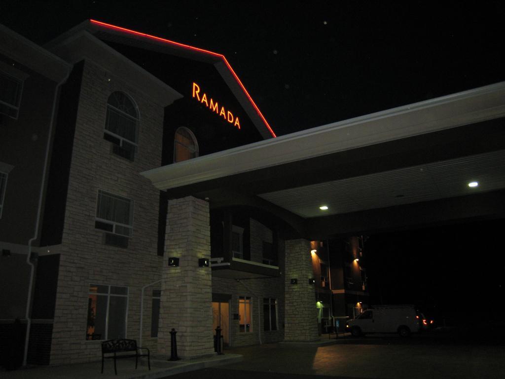 Ramada By Wyndham Creston Ξενοδοχείο Εξωτερικό φωτογραφία