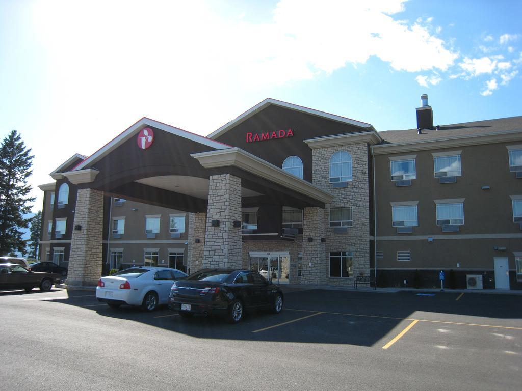 Ramada By Wyndham Creston Ξενοδοχείο Εξωτερικό φωτογραφία